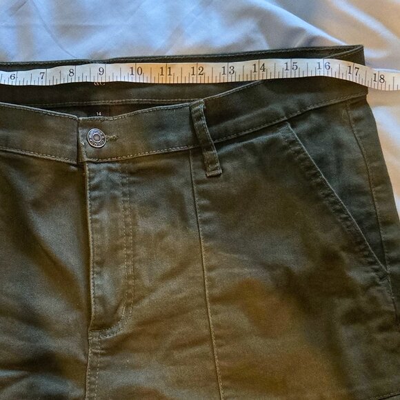 New York & Co Super High-Waisted Short – UNIQUE EMBROIDERY DESIGN - Picture 7 of 7